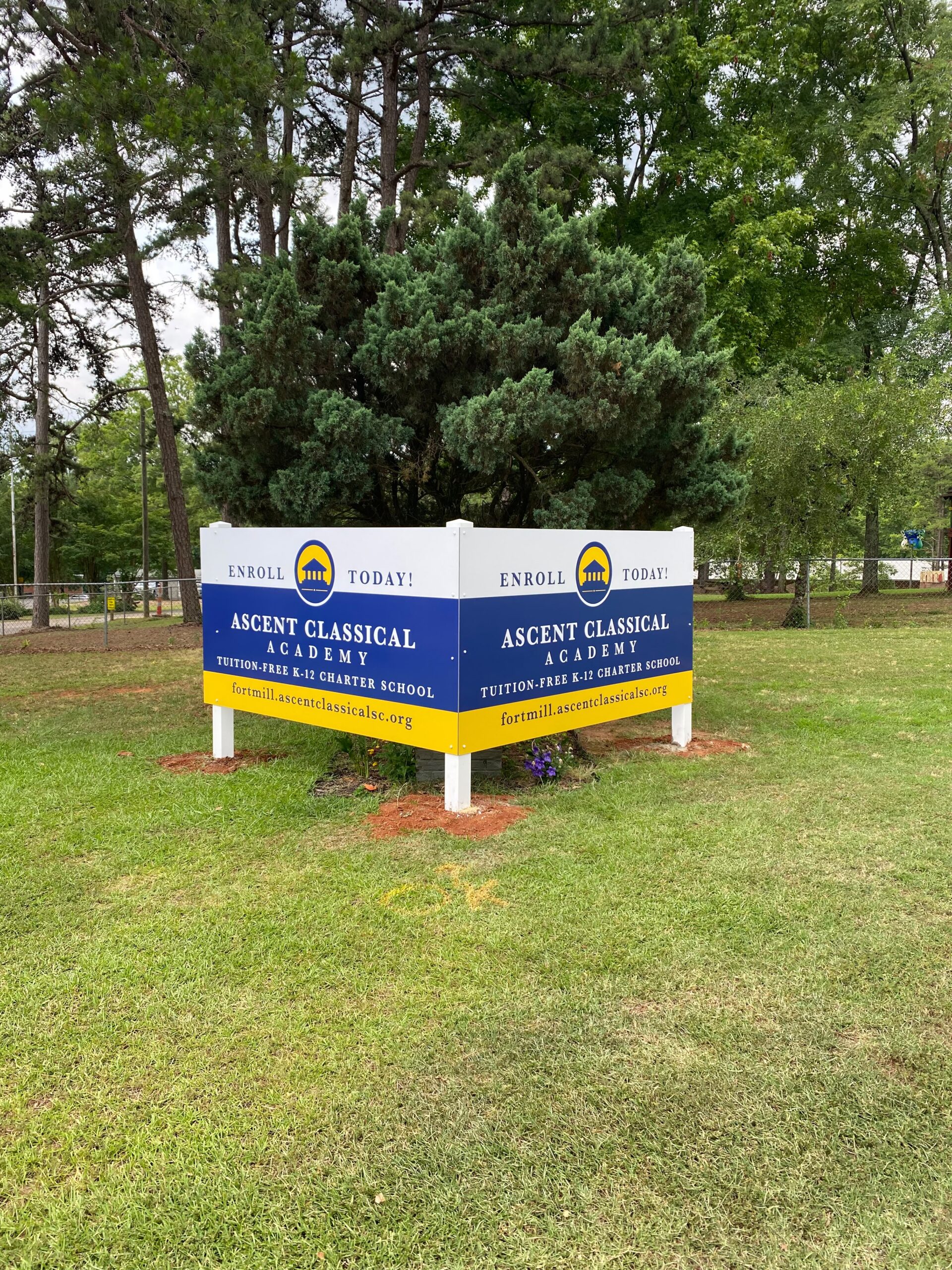 SmartSwans outdoor yard signs and facility sign project